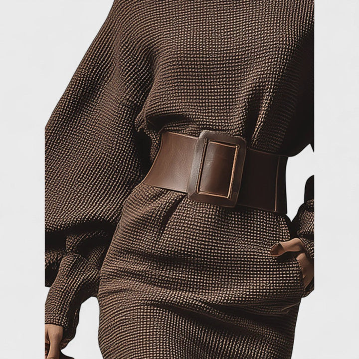 Lyra - Short knitted dress with a structured belt